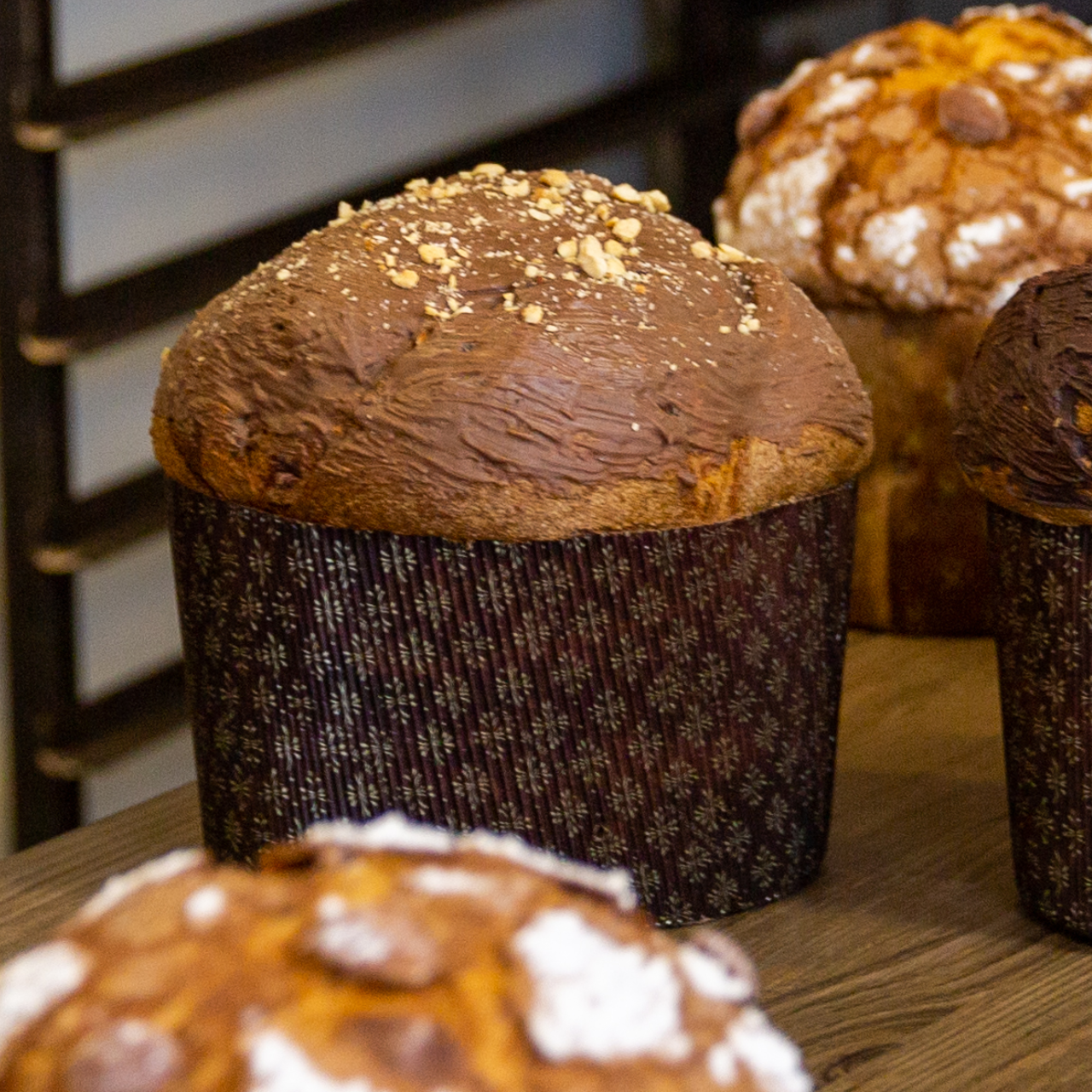 Panettone Artigianale ai Tre Cioccolati e Nocciole